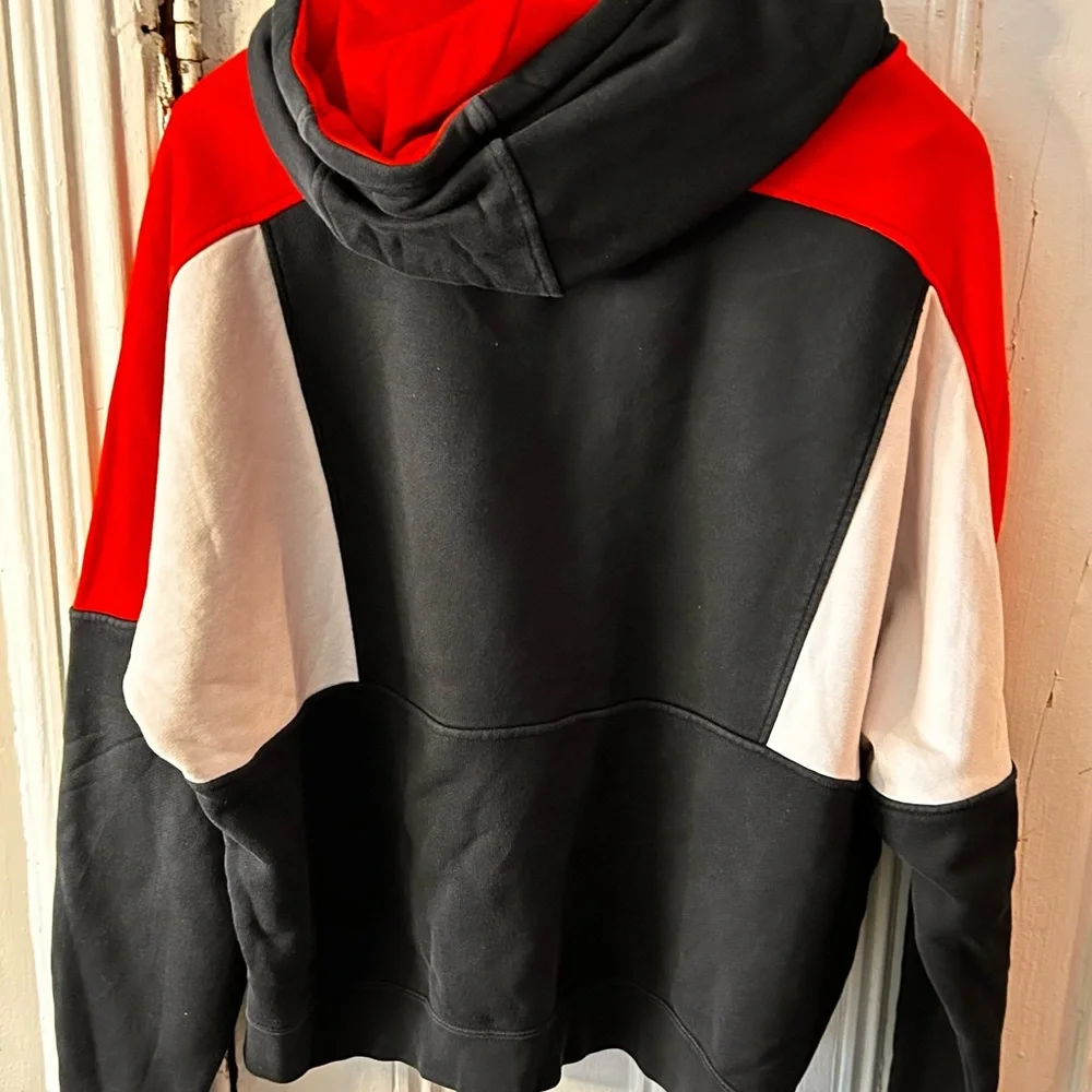 This is a complete Nike sweatsuit for sale - Picture 3 of 7